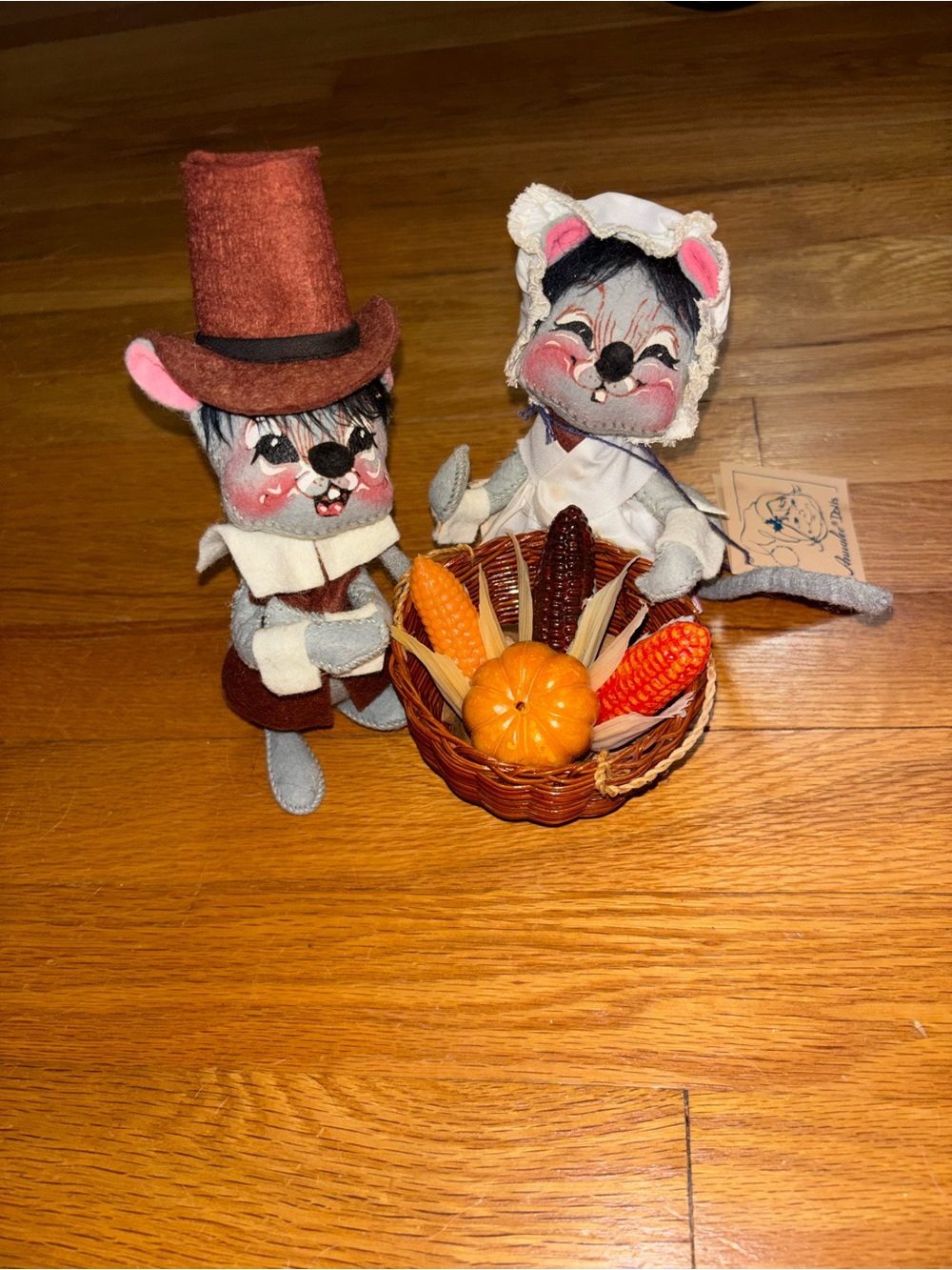 Vintage Anna Lee Fabric Mouse Pair with Harvest Basket - Holiday Decor
